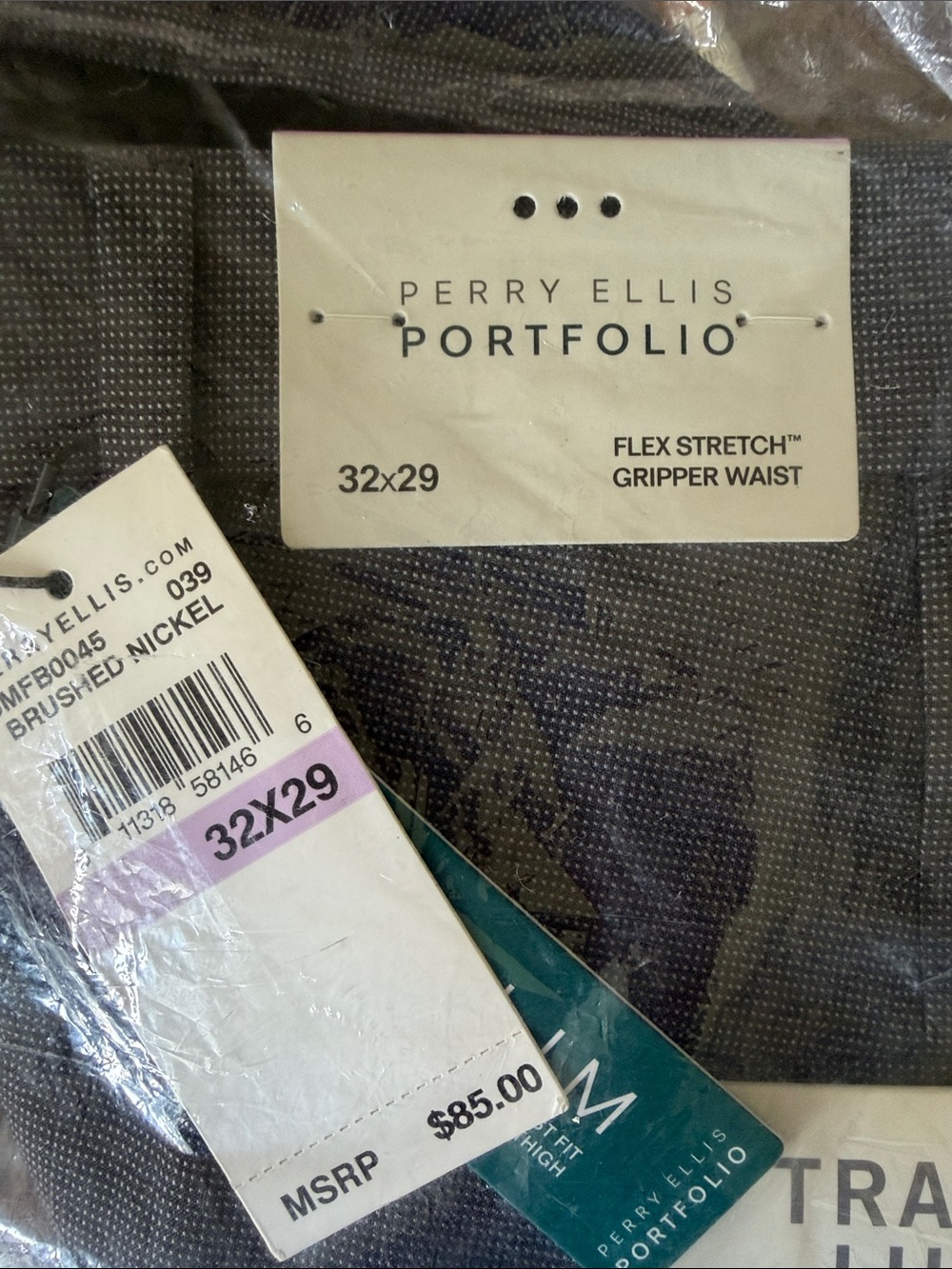 Perry Ellis | Portfolio Travel Luxe Brushed Nickel - Picture 8 of 8